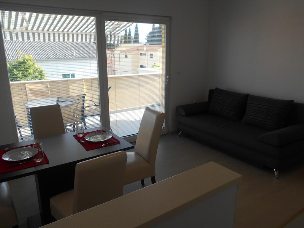 Apartment Cherry Kastela Bilik gambar